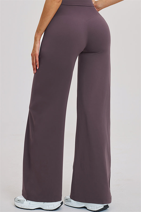 The Dynamic T-shirt Straight Leg Pants 2-Piece Set